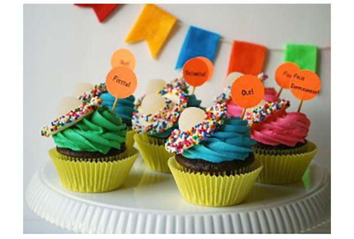 Hats off to these cute cupcakes sporting tiny Mexican sombreros. 