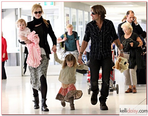 Actress Nicole Kidman, her husband Keith Urban and their daughters Sunday Rose and Faith arriving for a flight in Sydney, Australia on March 29, 2012. RESTRICTIONS APPLY: USA ONLY