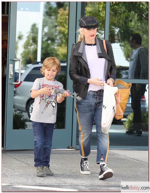 Gwen Stefani Takes Her Boys To Pretend City No Doubt singer Gwen Stefani takes her boys Kingston and Zuma to Pretend City Children's Museum for a day of fun on March 27, 2012 in Irvine, CA.