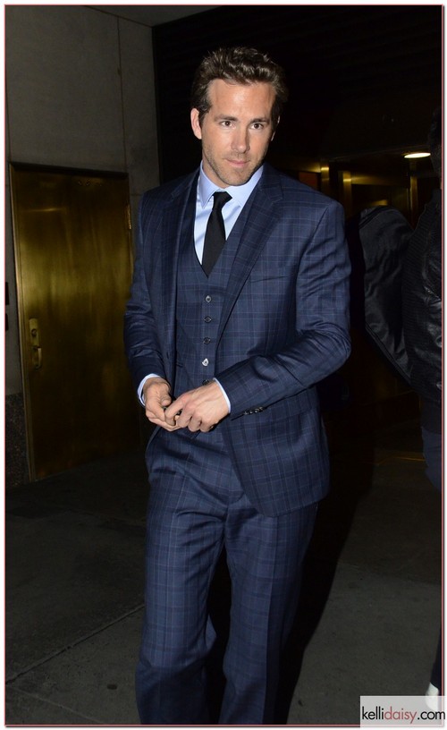 Ryan Reynolds Looks Super Chic in New York Actor Ryan Reynolds was looking super chic as he left an office building in New York, New York on March 28, 2012.