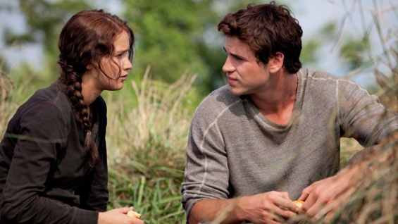 hunger_games_jennifer_lawrence_liam_hemsworth_still1 hunger_games_jennifer_lawrence_liam_hemsworth_still1