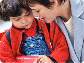 EDU_girl_backpack_with_mom_BRAND-PHO_EN