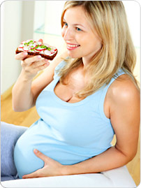 Pregnant_eating_vegetables Pregnant_eating_vegetables