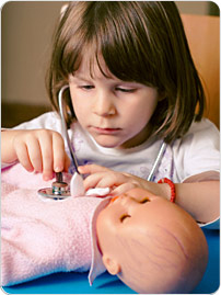 Girl_using_stethoscope_on_doll_BRAND_PHO_EN