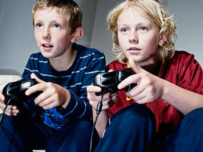 Kids-playing-videogames Kids-playing-videogames