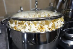 Stovetop Popcorn Recipe - SavvyMom