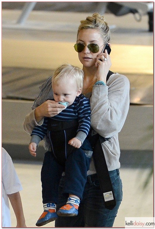 50919164 "Almost Famous" star Kate Hudson arrives at Roissy Airport with her kids Bingham and Ryder on October 18, 2012 in Paris, France. Kate, ever the music lover, is in town to watch her fiance Matt Bellamy perform with his band Muse. FameFlynet, Inc - Beverly Hills, CA, USA - +1 (818) 307-4813 RESTRICTIONS APPLY: USA/AUSTRALIA ONLY