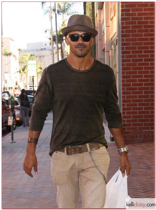 50927316 "Criminal Minds" star Shemar Moore visits the doctor's office on October 25, 2012 in Beverly Hills, California. FameFlynet, Inc - Beverly Hills, CA, USA - +1 (818) 307-4813