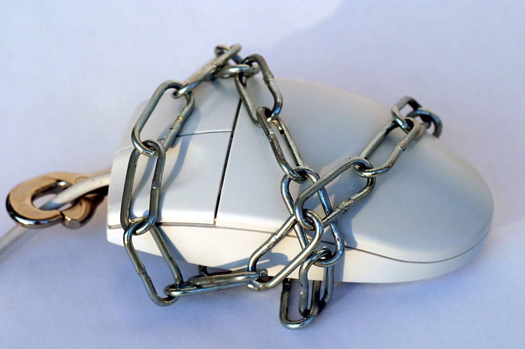 chain-on-mouse-1024x682