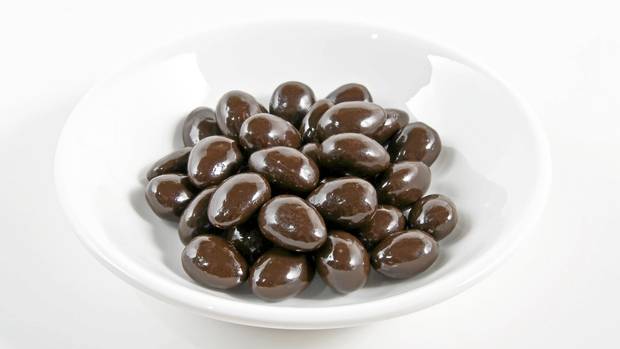 chocolate-covered-almonds