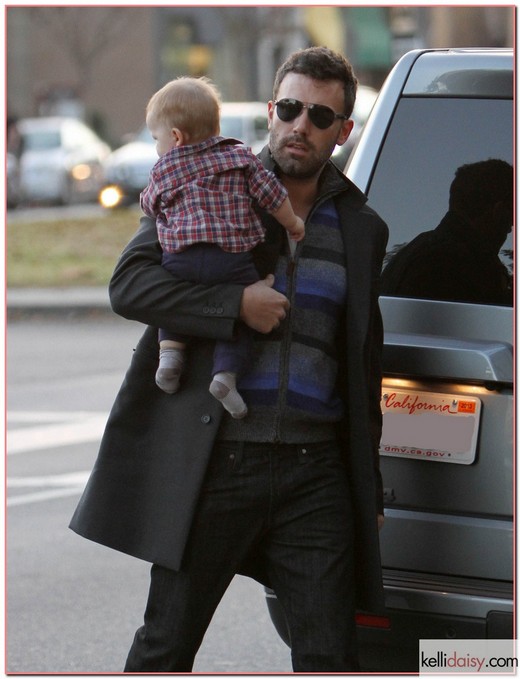 50934908 Actor Ben Affleck and his wife Jennifer Garner take their family to dinner at Toscana in Brentwood, California on November 3, 2012. FameFlynet, Inc - Beverly Hills, CA, USA - +1 (818) 307-4813