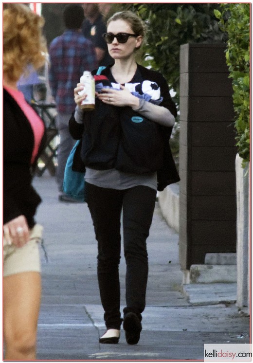 50953805 'True Blood' star Anna Paquin out for a walk with one of her twins in Venice, California on November 25, 2012. FameFlynet, Inc - Beverly Hills, CA, USA - +1 (818) 307-4813