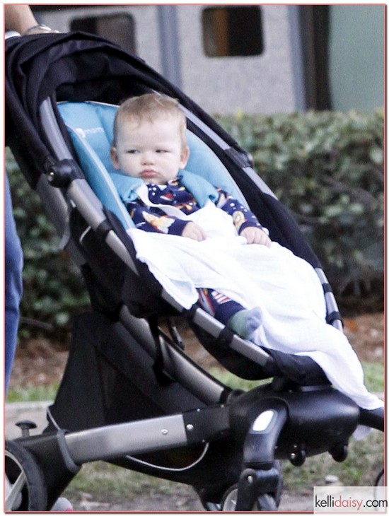 50966577 "Butter" star Jennifer Garner takes her son Samuel with her as she picks up a cup of coffee with a friend on December 10, 2012 in New Orleans, Louisiana. FameFlynet, Inc - Beverly Hills, CA, USA - +1 (818) 307-4813