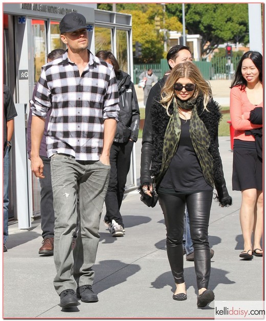 51000371 Couple Fergie and Josh Duhamel enjoy breakfast at the Brentwood Country Mart before heading over to LACMA to check out some art on their busy Sunday morning in Los Angeles, California on January 27, 2013. FameFlynet, Inc - Beverly Hills, CA, USA - +1 (818) 307-4813