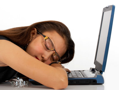 Kozzi-girl-asleep-on-her-notebook-computer-826X629