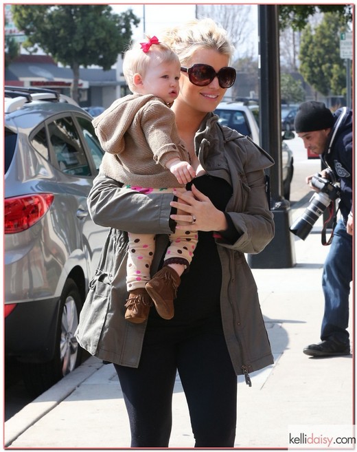51017272 Pregnant singer Jessica Simpson stops by Don Cuco in Studio City, California to eat some Mexican food with her family on February 18, 2013. FameFlynet, Inc - Beverly Hills, CA, USA - +1 (818) 307-4813