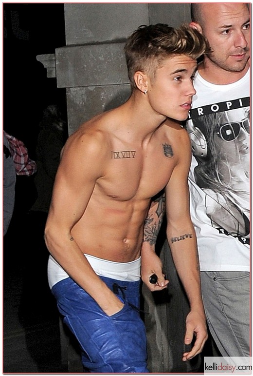 Justin Bieber Returns To His Hotel Shirtless 51026626 Teen singing sensation Justin Bieber pictured arriving back at his London, UK Hotel shirtless after performing at a Birmingham gig on February 28, 2013. Teen singing sensation Justin Bieber pictured arriving back at his London, UK hotel shirtless after performing at a Birmingham gig on February 28, 2013. FameFlynet, Inc - Beverly Hills, CA, USA - +1 (818) 307-4813 RESTRICTIONS APPLY: USA ONLY