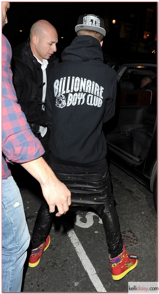 Justin Bieber On A Night Out In London 51028866 Singer Justin Bieber seen on a night out going to Mint Leaf restaurant. He leaves the restaurant to go to a cinema in Chelsea, London on March 3, 2013. FameFlynet, Inc - Beverly Hills, CA, USA - +1 (818) 307-4813 RESTRICTIONS APPLY: USA ONLY