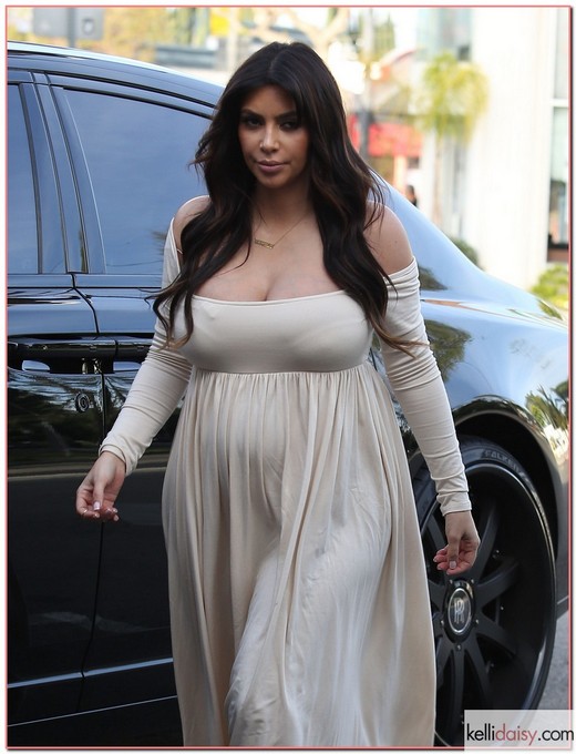 51056641 Pregnant reality star Kim Kardashian stops by SweetHarts in Sherman Oaks, California with friends to snack on some frozen yogurt on April 3, 2013. FameFlynet, Inc - Beverly Hills, CA, USA - +1 (818) 307-4813