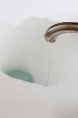 Kozzi-bathtub-full-of-water-1183X1774