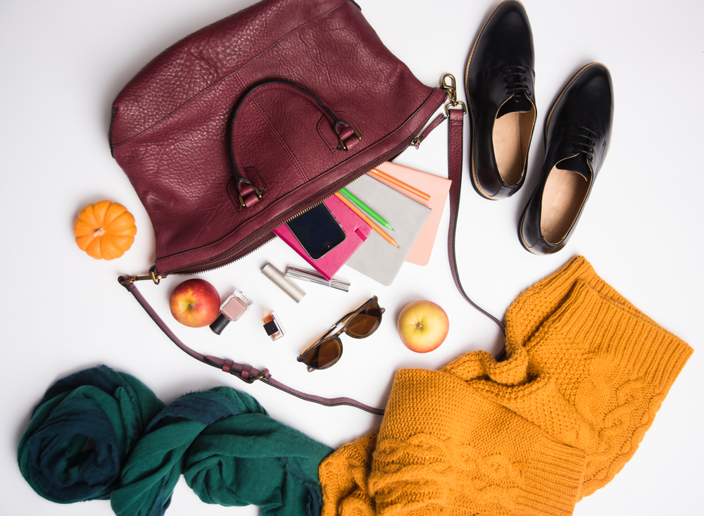 SavvyMom Purse Essentials Some women are all about the ‘it bag.' At Savvy HQ, we're more about the ‘it' that's inside the bag. Because we think what's on the inside tells us more about a woman than what's on the outside (of the bag).
If you're interested in learning more about the women who bring you SavvyMom.ca, read on to see what they carry in their purses all day long. Here's our editors' list of 27 Things SavvyMoms Don't Leave Home Without—from the insiders at SavvyMom.