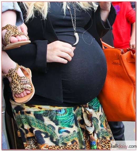 51088132 Pregnant Jessica Simpson, fiance Eric Johnson and their daughter Maxwell arriving on a flight at LAX airport in Los Angeles, California on May 5, 2013. FameFlynet, Inc - Beverly Hills, CA, USA - +1 (818) 307-4813