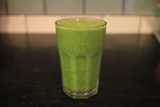 mango-spinach-smoothie-11-e1368747636322