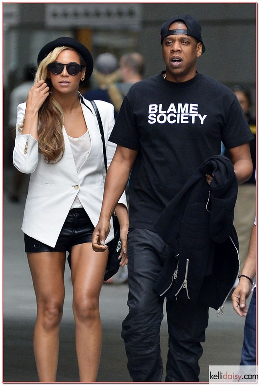 51118792 Couple Beyonce and Jay-Z out on a movie date to watch 'Iron Man 3' in Battery Park in New York City, New York on June 2, 2013 FameFlynet, Inc - Beverly Hills, CA, USA - +1 (818) 307-4813