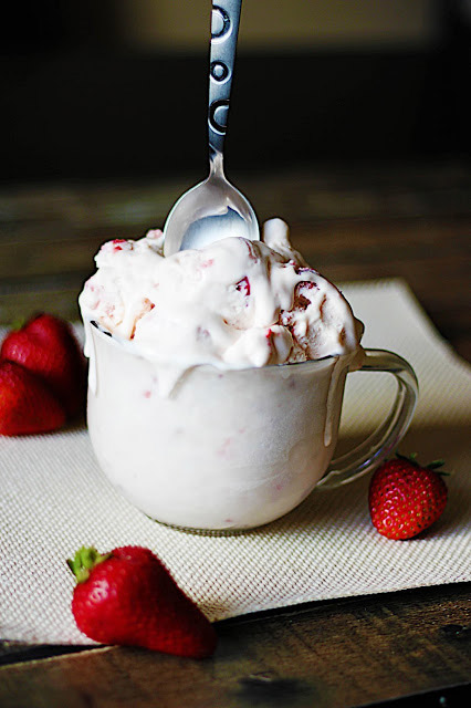 Summer-Strawberry-Cheesecake-Ice-Cream