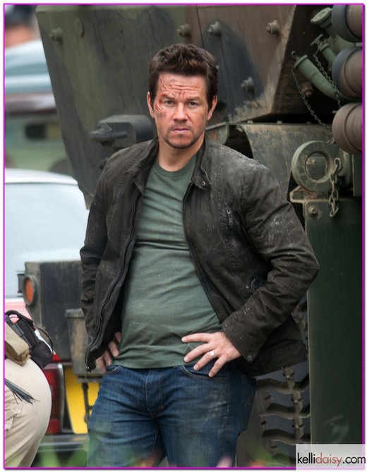 51169120 Actor Mark Wahlberg films scenes for "Transformers 4" on July 31, 2013 in Detroit, Michigan. FameFlynet, Inc - Beverly Hills, CA, USA - +1 (818) 307-4813