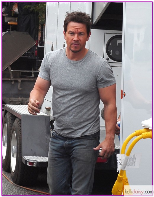 51192248 Actor Mark Wahlberg leaving the set of "Transformers 4" to grab some lunch in Chicago, Illinois on August 28, 2013. FameFlynet, Inc - Beverly Hills, CA, USA - +1 (818) 307-4813