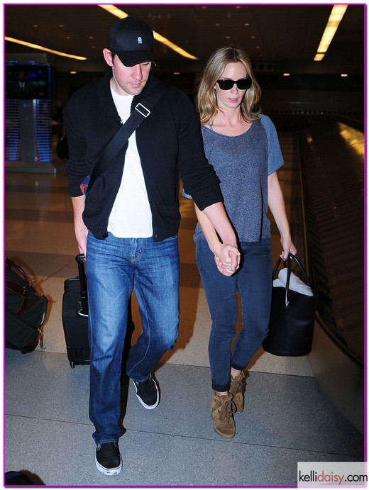 51118706 Couple John Krasinski and Emily Blunt arriving on a flight at the JFK Airport in New York City, New York on June 2, 2013 FameFlynet, Inc - Beverly Hills, CA, USA - +1 (818) 307-4813