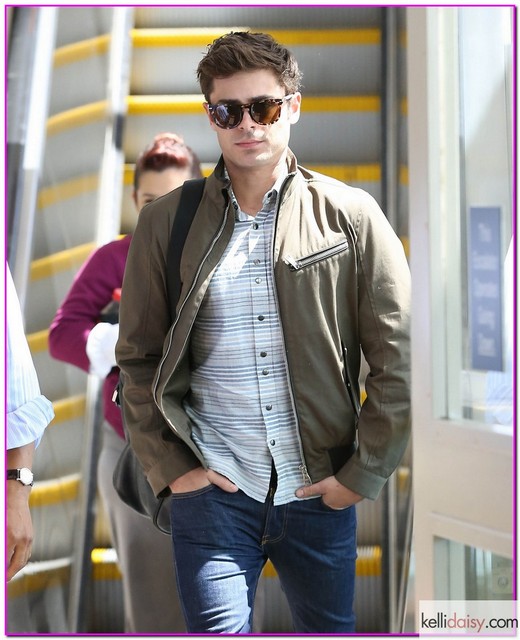 51200934 'Parkland' actor Zac Efron arriving on a flight at LAX airport in Los Angeles, California on September 7, 2013. FameFlynet, Inc - Beverly Hills, CA, USA - +1 (818) 307-4813