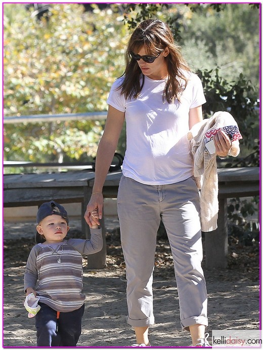 51209400 "Butter" star Jennifer Garner takes her son Samuel to get a closer look at a horse on September 16, 2013 in Pacific Palisades, California. Samuel watched on as the horse ate some food out of Jennifer's open hand! FameFlynet, Inc - Beverly Hills, CA, USA - +1 (818) 307-4813