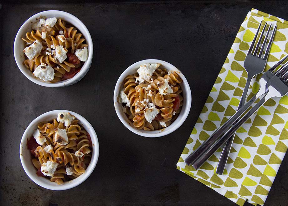 Pasta-with-tomato-sauce-and-feta