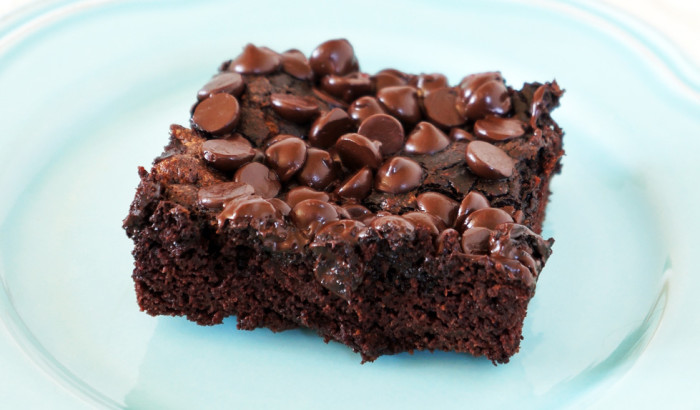 paleo-chocolate-cake-700x410