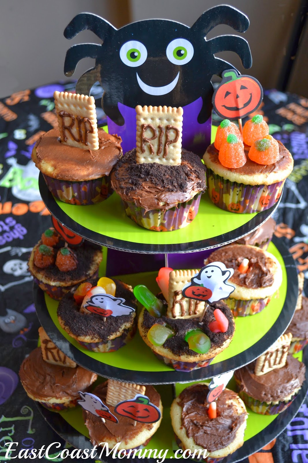 Simple Halloween Cupcakes SavvyMom