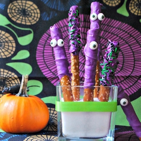 3-Ingredient Pretzel Party Sticks