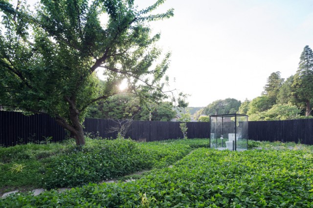 public-toilet-in-a-garden-escape-7-640x426 public-toilet-in-a-garden-escape-7-640x426