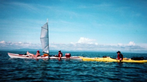 2-kayaks-on-the-ocean 2-kayaks-on-the-ocean