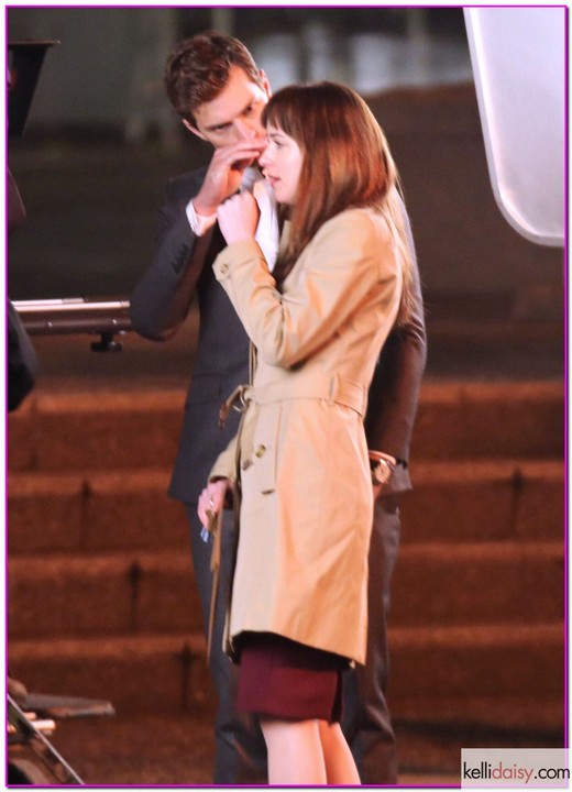 51282193 Actors Jamie Dornan and Dakota Johnson filming a night scene on the set of 'Fifty Shades Of Grey' in Vancouver, Canada on December 8, 2013. The pair share a quick kiss on the cheek as Jamie walks Dakota to her car. FameFlynet, Inc - Beverly Hills, CA, USA - +1 (818) 307-4813