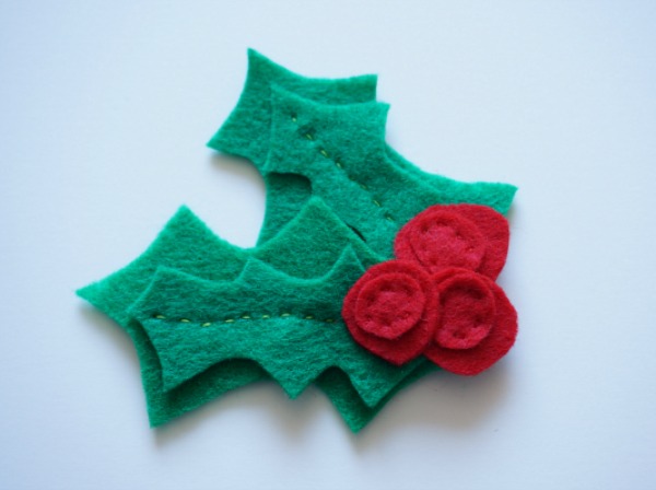 felt-holly-pin-2