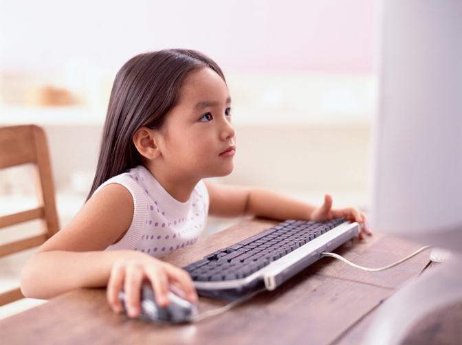 kid_computer_social_media