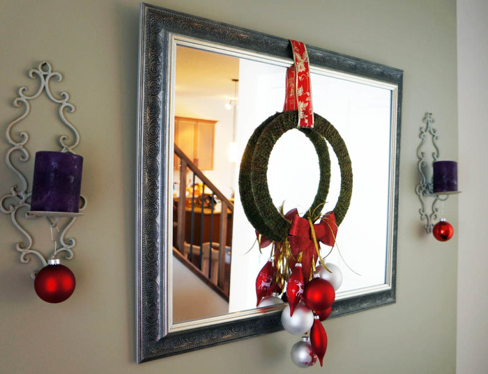 wreath-on-mirror-700x537