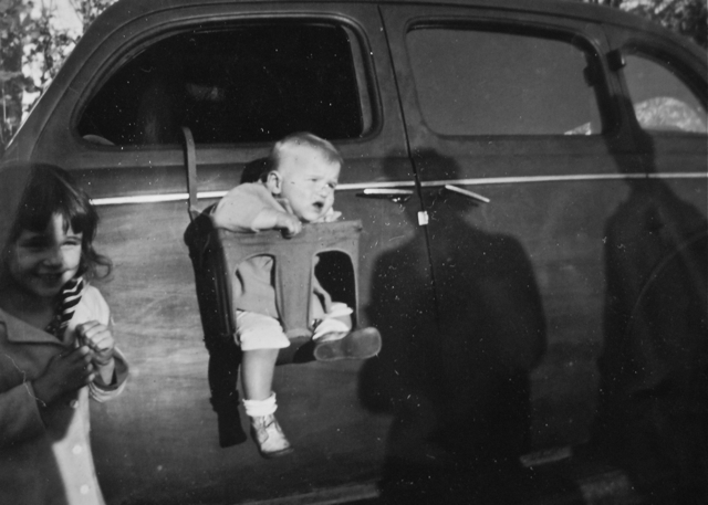 1940s-1950s-kids-children-vintage-photograph-black-and-white-ss4