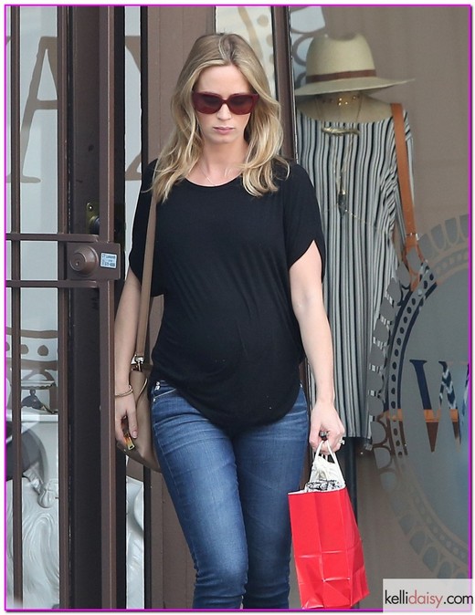 51298256 Pregnant "Looper" star Emily Blunt shows off her growing baby bump as she leaves WAX Melrose salon on January 7, 2014 in West Hollywood, California. FameFlynet, Inc - Beverly Hills, CA, USA - +1 (818) 307-4813