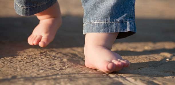 bare-baby-feet-dirt-road-612x300 bare-baby-feet-dirt-road-612x300