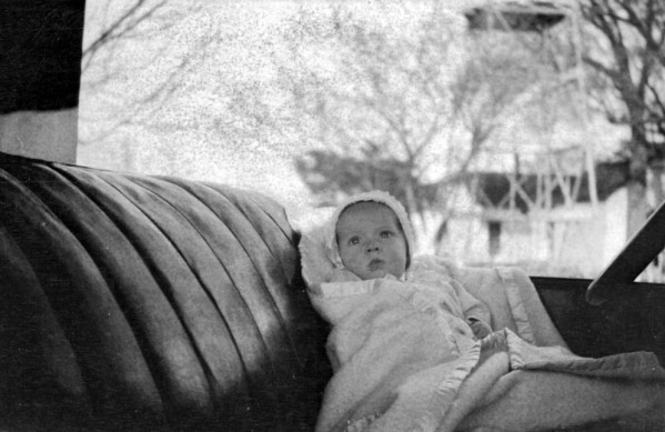 Baby_in_Front_Seat_of_Car