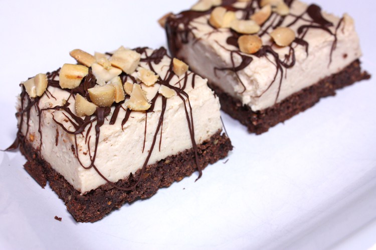 Peanut-Butter-Chocolate-Cheesecake-Protein-Bars_2