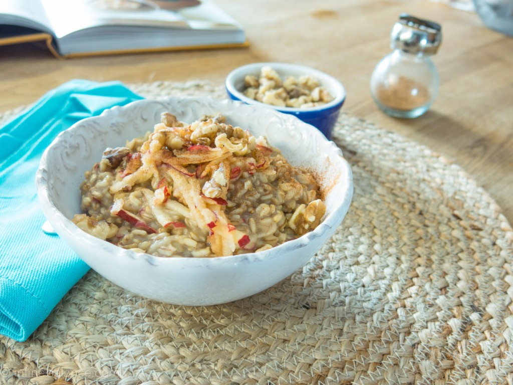 WHole-oats-with-apple-and-cinnamon
